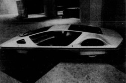 La Ferrari 512 Pininfarina Modulo, en montre lors de l’édition 1971 du Salon international de l’Auto de Montréal, Montréal, Québec. Jean D. Legault, « Une première mondiale et 12 continentales. » La Patrie, 17 janvier 1971, 31.