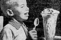 Ahh, la crème glacée, les cause et solution de tous les problèmes de la vie. Je me demande si ce jeune garçon sait qu’il mange en fait de la mellorine. Anon., « De la crème glacée synthétique. » Photo-Journal, 16 avril 1953, 3.