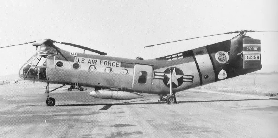Un hélicoptère de recherche et sauvetage Piasecki H-21 / CH-21 Work Horse / Shawnee de la United States Air Force (USAF), Alaska, 1957. USAF via Wikimedia.