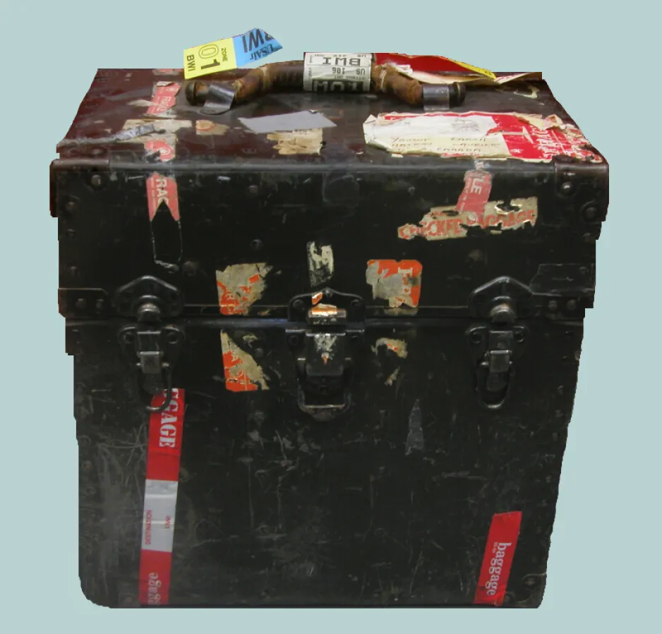 Les boîtes d’appareils de Karsh témoignent des nombreux voyages du photographe et de l’usure qu’a dû subir son matériel. 