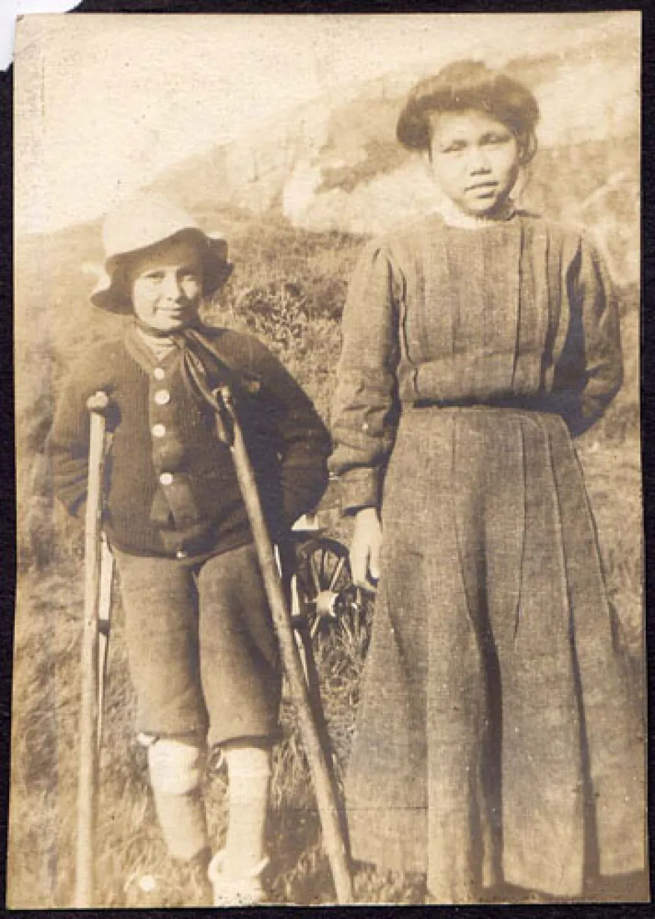 : Kirkina (right) and Ben Cumby, at Indian Harbour, 1909. | The Rooms, VA103-12.1.