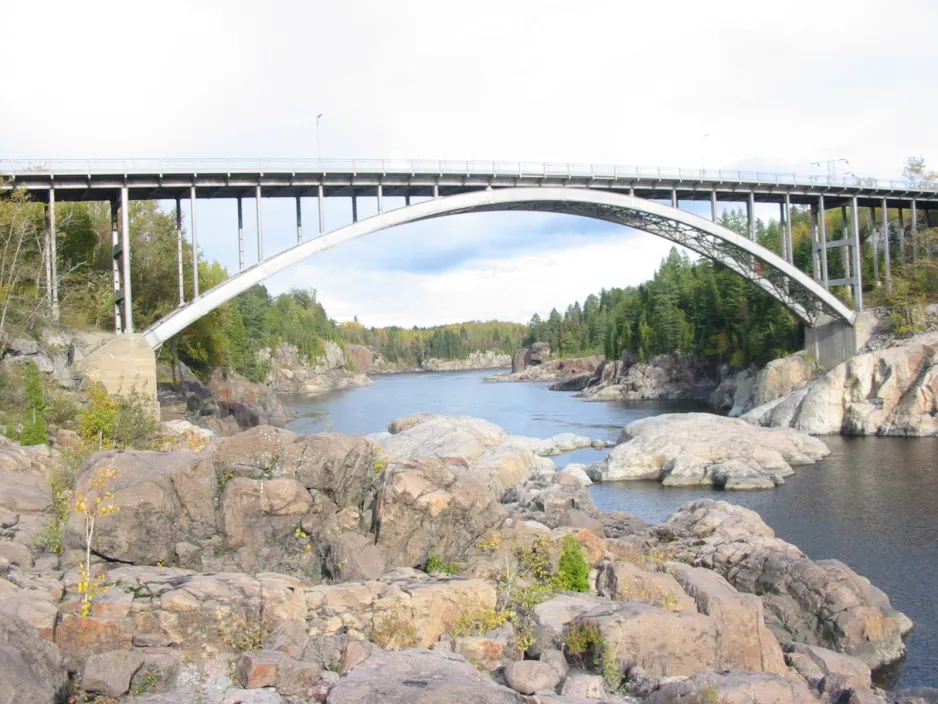 Le pont d’aluminium d’Arvida / Saguenay, Québec. Wikimédia.