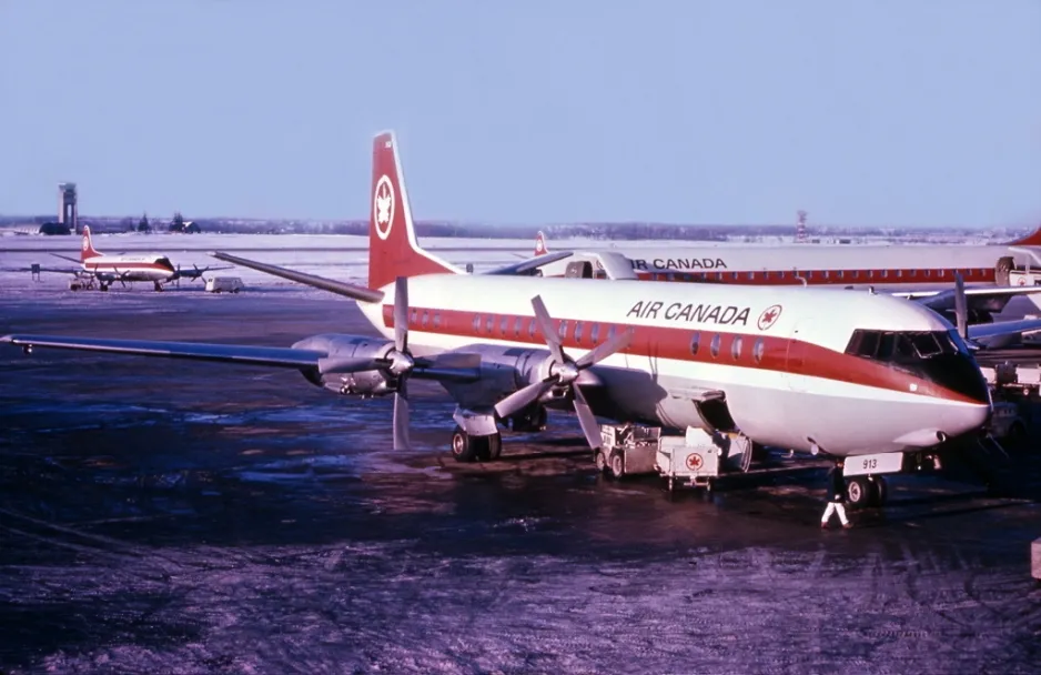 A Vickers Vanguard of Air Canada, Toronto International Airport, January 1968. Wikipedia.