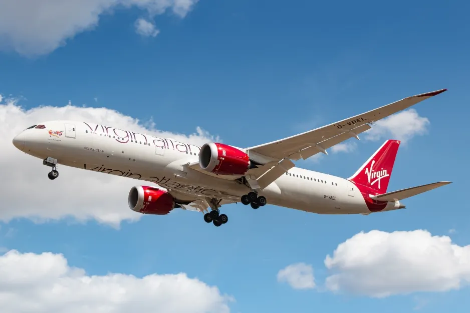Virgin Atlantic 787 passenger jet in flight.