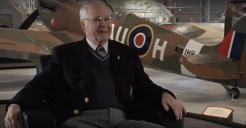 Des Hurricanes et Spitfires sur trois continents - Bill McRae, Capitaine d'aviation (à la retraite)