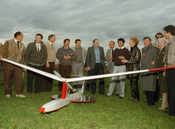 Celebrating the first public flight of the SHARP-5, Ottawa, Ontario, 6 October 1987. The full size SHARP would have been 8 times larger. Communications Research Centre Canada.