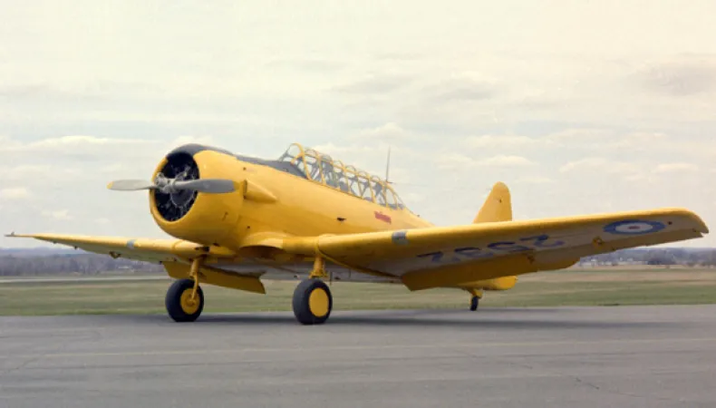 Avion Harvard II (2532) de North American