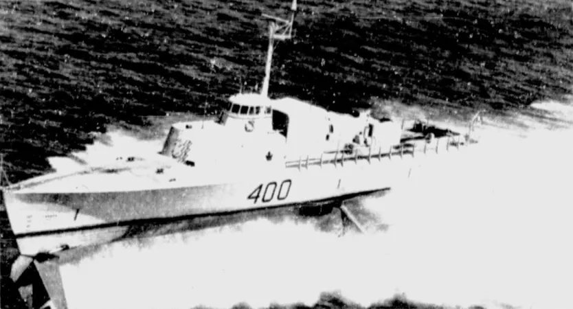 The Canadian anti-submarine hydrofoil HMCS Bras d’Or travelling at high speed. Anon., “World’s fastest warship.” The Gazette, 18 July 1969, 13.