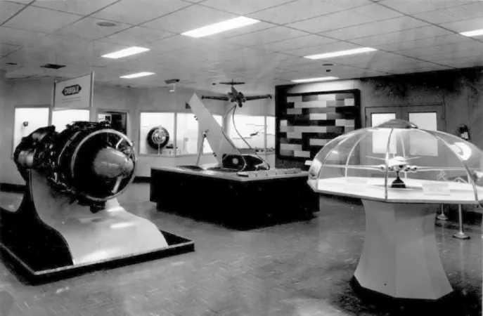 Certains des montages du Musée national de l’air, Aéroport de Uplands, Ottawa, Ontario, début des années 1960. MAEC, numéro de négatif 4446.