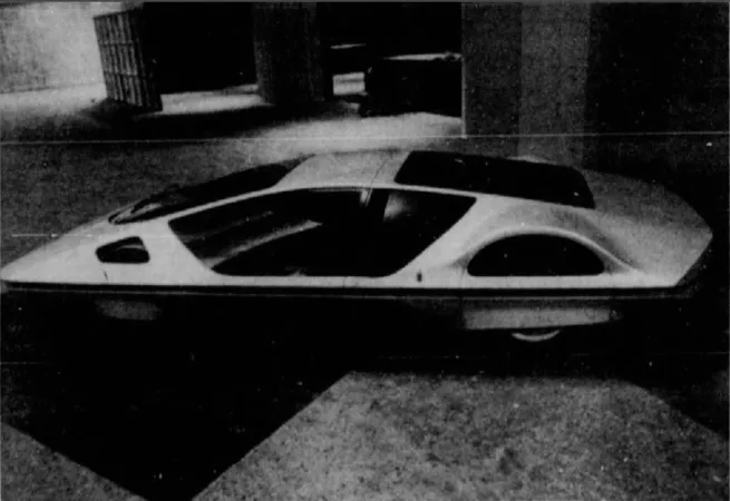 La Ferrari 512 Pininfarina Modulo, en montre lors de l’édition 1971 du Salon international de l’Auto de Montréal, Montréal, Québec. Jean D. Legault, « Une première mondiale et 12 continentales. » La Patrie, 17 janvier 1971, 31.
