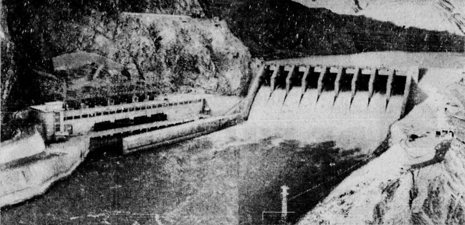 Une vue du barrage de Warsak, nord du Pakistan occidental. Anon., « Inauguration du barrage de Warsak. » Le Droit, 27 janvier 1961, 12.