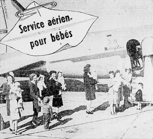 Des mères et enfants prêtes à monter à bord d’un des avions de ligne Douglas DC-3 convertis en Nurseryliner par United Air Lines Incorporated, San Francisco, Californie, avril ou mai 1946. Anon., « Service aérien pour bébés. » Photo-Journal, 20 juin 1946, 12.