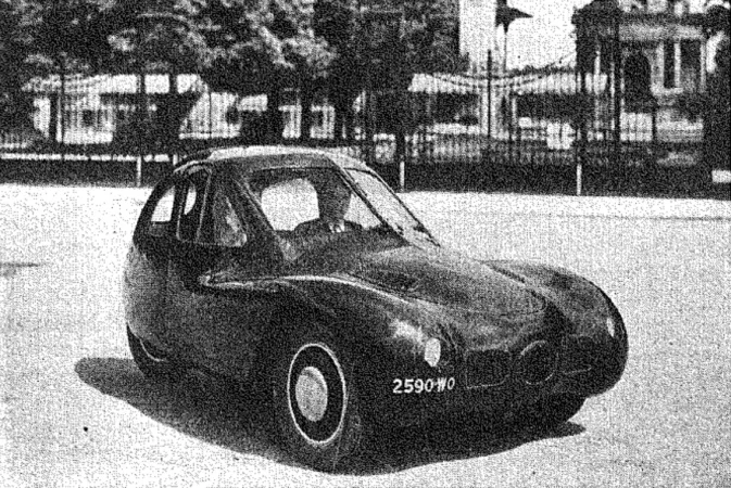A Mathis VL 333 light and economical automobile. Fernand de Laborderie, “Le 33e Salon de l’automobile.” La Nature, 15 October 1946, 331.