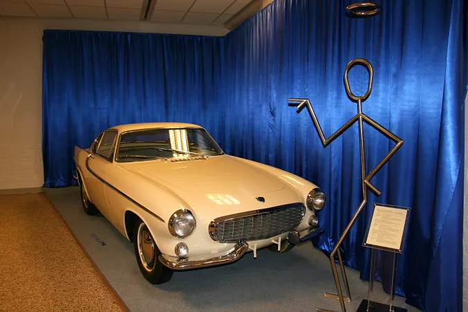 A Volvo P1800 comparable to the one driven by Simon Templar, also known as the Saint, a character played on television by Roger George Moore, Volvo Museum, Göteborg, Sweden, 2008. Jarle Vines via Wikimedia.