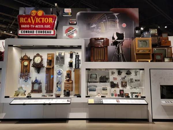 Display at the Canada Science and Technology Museum showing the different technology found on the smartphone. 