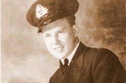 Robert Hampton Gray en 1941 lorsqu’il recevait ses ailes de pilote après de nombreux mois d’entraînement. 