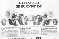 Une publicité de David Brown (Canada) Limited de Toronto, Ontario, montrant des tracteurs offerts par une firme sœur / frère britannique, David Brown Tractors Limited. Anon., « David Brown (Canada) Limited ». Le Bulletin des agriculteurs, février 1962, 75.