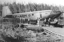 L’avion de brousse Junkers Ju 52 immatriculé CF-ARM de Canadian Airways Limited de Montréal, Québec, lac Manouane, Québec, août ou septembre 1940. MAEC, 13469.