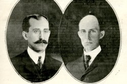 Orville Wright et Wilbur Wright. Anon., « Les Frères Wright et leur Aéroplane à moteur. » L’Aérophile, décembre 1905, 265.