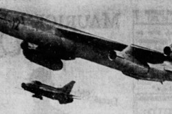 Le bombardier stratégique supersonique Miassichtchev M-50 au spectacle aérien de juillet 1961, près de Túshinskiy, URSS. Seymour Topping, « Thousands See New Planes – Russ Flex Air Might in Aviation Day Show. » Minneapolis Morning Tribune, 10 juillet 1961, 8.